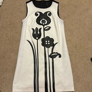 Victoria Beckham Women’s Black and White Mod Shift Tulip Appliqué Dress